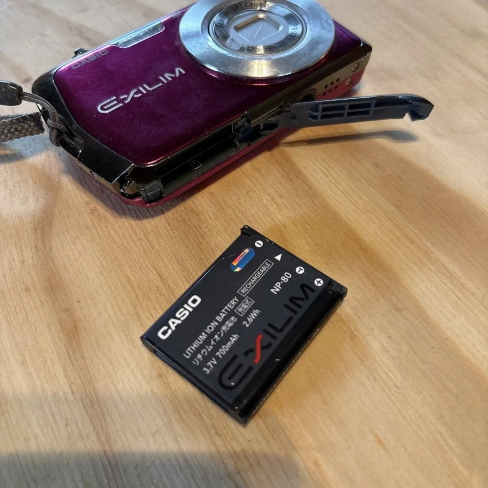 Casio Exilim EX-S5 10.1MP Compact Digital Camera - Pink - Parts Or Repair Only